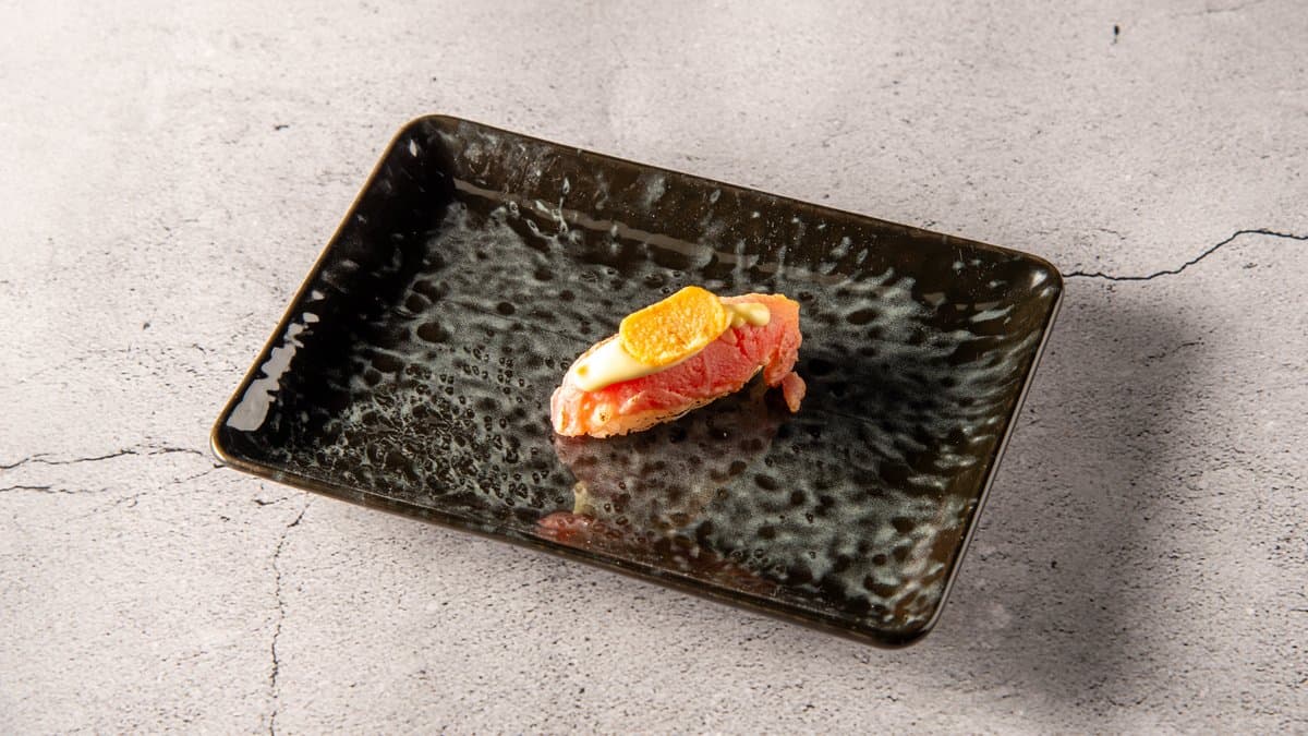 Nigiri flamberet tun